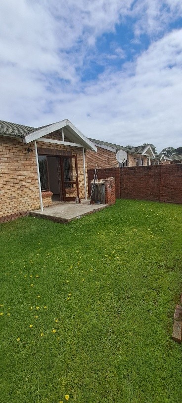 To Let 2 Bedroom Property for Rent in Greenshields Park Eastern Cape